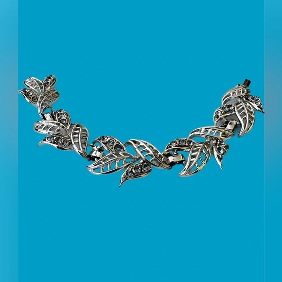 Coro vintage bracelet.  1960’s floral bracelet silver plated small blue crystals - Picture 3 of 5